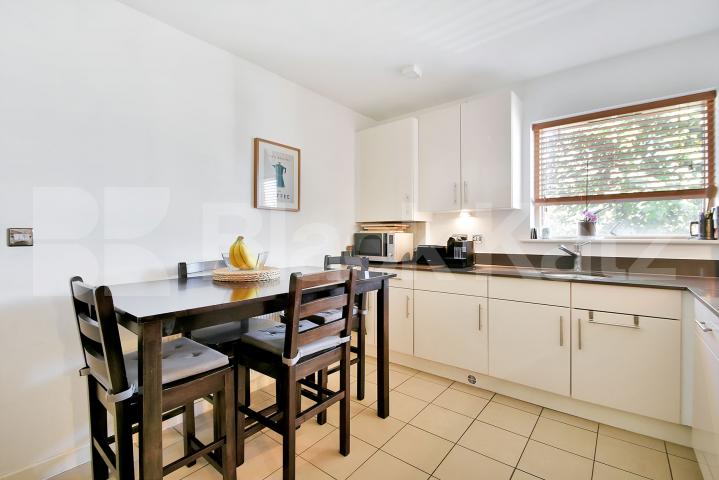 			Stunning Two Bedroom Property With roof Terrace !, 2 Bedroom, 1 bath, 1 reception Apartment			 Womersley Road, Crouch End